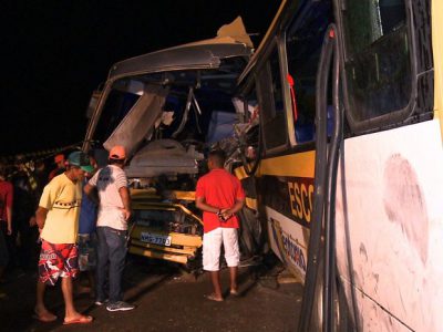 TRAGÉDIA: Sobe para seis o número de mortos na colisão entre ônibus em Alagoas