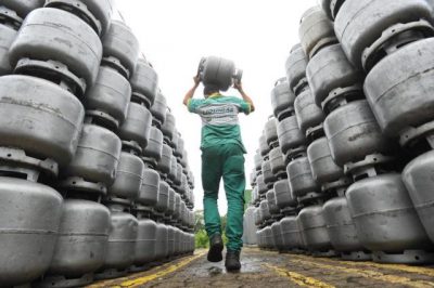Olha o gás! Petrobras reajusta gás em 6,7%; preço será revisado todo mês