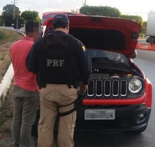 PRF recupera em Paulo Afonso carro roubado no Recife-PE