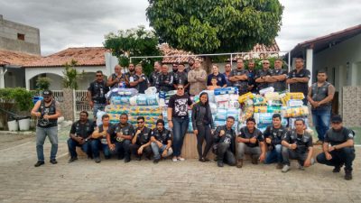 Grupo de motociclistas e 20º Batalhão de Paulo Afonso doam fraldas geriátricas aos Vicentinos