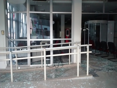 Bandidos explodem duas agencias bancárias em Jeremoabo-BA – Fotos