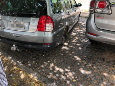 Mais um carro tem os quatro pneus furtados dentro do estacionamento do Hospital Nair Alves de Souza