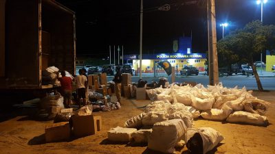 PRF apreende quase 14 mil pares de calçados falsificados em Delmiro Gouveia
