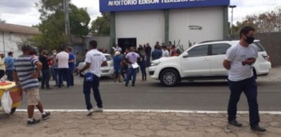 Covid-19: empresários protestam nas ruas de Paulo Afonso contra fechamento do comércio