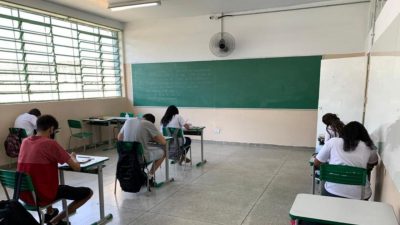Brasil: Câmara aprova projeto que prevê educação como serviço essencial