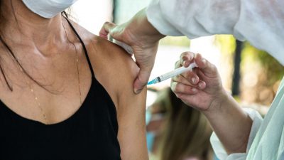 Nesta terça-feira (29), tem vacinação contra a covid para pessoas com 48+