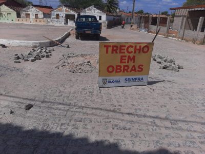 Bahia: SEINFRA de Glória fecha o ano de 2023, com execução de serviços no Distrito Quixaba, na Sede  e limpezas de barragens públicas